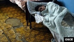 С одной стороны, ехать в государство, с которым находишься в состоянии конфликта, кажется многим чем-то сродни предательству, но с другой, если речь идет о жизни или смерти, выбирать особо не приходится