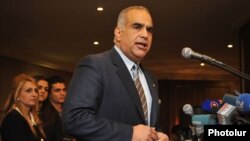 «Ժառանգության» առաջնորդ Րաֆֆի Հովհաննիսյանը կուսակցության համագումարի ժամանակ, արխիվ