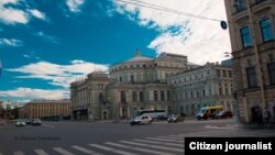 Шаар тарыхый имараттары, өзгөчө түнү менен туристтерди өзүнө тартат.
