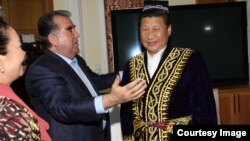 Си Цзиньпин с супругой в гостях у президента Таджикистана Эмомали Рахмона. Сентябрь, 2014