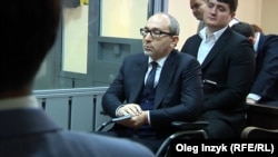 У відповідь на питання, чому саме зараз він вирішив вивчати українську, Кернес сказав: «Ну, це моя справа»