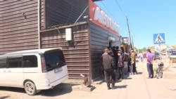 Очередь в магазин автозапчастей.