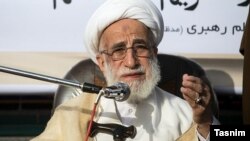 احمد جنتی: «مسئولان باید با وضع فقیرانه زندگی کنند تا فقرا از غصه دق نکنند».