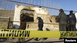 Милиция Беш-Күңгөйдөгү операция учурунда. 2011-жыл