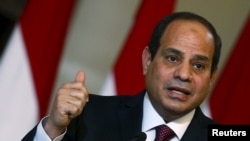 عبدالفتاح السیسی می گوید با هرچالش تازه باید احتیاط کامل رفتار کرد و نباید به چالش ها و مشکلات منطقه اضافه کرد.