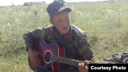 25 жаштагы Бактияр Көчөрбаев жакында үйлөнөрүн туугандарына айтып келген.