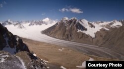 Ледник Абрамова. Фото предоставлено сотрудником Цюрихского университета Хорстом Махгутом.