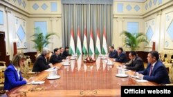Делегация АБР на встрече с президентом Таджикистана Эмомали Рахмоном