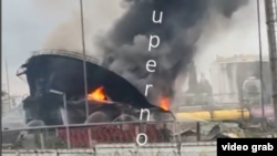 Згорілий резервуар на Феодосійській нафтобазі, жовтень 2025 року, скріншот із відео