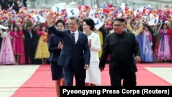 Түндүк жана Түштүк Кореянын президенттери.