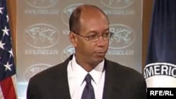 رابرت وود می گوید: ضرورى است ايران به جامعه بين المللى نشان دهد كه برنامه هسته ايش صلح آميز است.