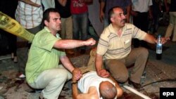 رسانه های ترکيه از کشته شدن ۱۵ نفر و زخمی شدن ۱۵۰ نفر خبر داده اند. (عکس: EPA)