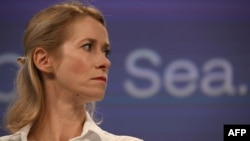 Кая Каллас зачитала кілька речень із книги Амеліної «Дивлячись на жінок, які дивляться на війну»