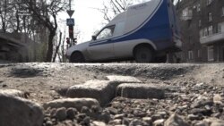 Ями на дорогах. Куди повідомити та як проконтролювати ремонт – інструкція від активістів (відео)