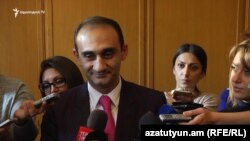 Председатель Комитета государственных доходов  Армении Вардан Арутюнян отвечает на вопросы журналистов, Ереван, 7 ноября 2016  г․ 