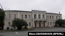 Сухумская средняя школа №2 (архивное фото)