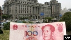 ايران، با اقتصاد نفت زده اش، در تضاد کامل با اقتصاد چين قرار دارد که بهره گيری از توان رقابتی به منظور توليد برای بازار های داخلی و جهانی، قدرت محرکه آن است.