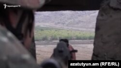 Հայաստանի ԶՈՒ զինծառայողը Ադրբեջանի հետ սահմանին մարտական հերթապահության ժամանակ, արխիվ