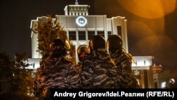 Казанда Навальныйны яклаучыларга каршы чыгарылган ОМОН хезмәткәрләре, 21 апрель 2021
