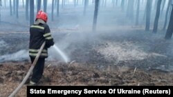 Напередодні тільки на Закарпатті рятувальники 25 разів виїжджали на гасіння пожеж сміття, сухої рослинності та чагарників (фото ілюстративне)