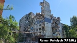 Разрушенное жилое здание в Покровске в результате постоянных российских обстрелов, май 2025 года