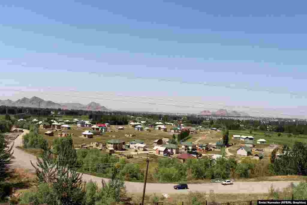 Новостройка вокруг города Оша. Многие села вокруг города относятся к Кара-Суйскому району.&nbsp;