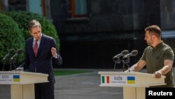 Президент України Володимир Зеленський і премʼєр-міністр Ірландії Саймон Гарріс на спільній пресконференції у Києві, Україна, 4 вересня 2024 року