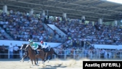 Сабантуйда ат чабышы