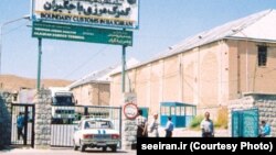 Türkmenistanyň Eýran bilen 1148 kilometrlik umumy serhetinde birnäçe barlag-geçiş nokady bar. Bajgiran serhet geçelgesi (arhiw suraty) 