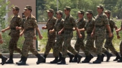 Paşinyan əsgərlik müddətini azaldır, müxalifət etiraz edir 