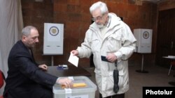Armenia - A man votes in a presidential election at a polling station in Yerevan, 18Feb2013.