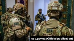 За даними СБУ, затриманий передавав інформацію про оперативну обстановку у Миколаєві та області представникам силових структур Росії