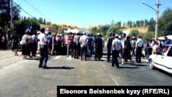 Кара-Суу районунун Жаңы-Арык айыл тургундары.9-сентябрь, 2015-жыл