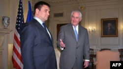 Павло Клімкін (л) і Рекс Тіллерсон (п) під час зустрічі у Вашингтоні, 7 березня 2017 року
