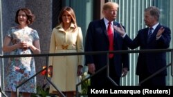 Президенттер Дональд Трамп менен Саули Ниинистё жубайлары менен Хелсинкиде. 16-июль, 2018-жыл.  