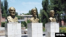 Нимпайкараҳои собиқ қумондонҳои Фронти халқӣ дар шаҳри Қурғонтеппа