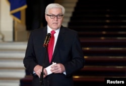 Голова МЗС Німеччини Франк-Вальтер Штайнмаєр під час зустрічі у Парижі. 24 лютого 2015 року