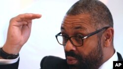 Ministrul de Interne britanic, James Cleverly, a spus că expulzarea atașatului militar rus este un semnal transmis Moscovei, că nu-și poate extinde „activitățile maligne”. 