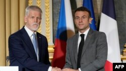 Պետր Պավելը և Էմանյուել Մակրոնը, Փարիզ, 20 դեկտեմբերի, 2023թ.