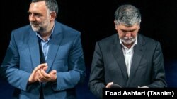 محسن جوادی، معاون فرهنگی وزیر ارشاد (سمت چپ)، در کنار عباس صالحی، وزیر ارشاد