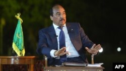 آقای رئیس‌جمهوری دستور داد سوت پایان بازی در دقیقه ۶۳ زده شود