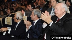 Президент Армении принимает участие в съезде Европейской народной партии, проходящей в Марселе 7-8 декабря 2011 г.