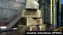 Кумтөрдүн алтыны. Иллюстрациялык сүрөт.