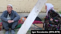 Кыргыз-тажик чек арасына жакын айылдын тургундары. Кыргызстан, 3-май, 2021-жыл.  