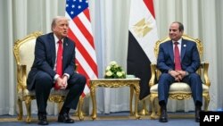 دونالد ترامپ (چپ) رئیس‌جمهوری آمریکا در دیدار با همتای مصری خود، عبدالفتاح السیسی