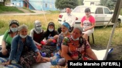 Весной этого года переселенцы должны были отпраздновать новоселье в четырех многоквартирных домах в селе Яндаре. Однако построены они так и не были