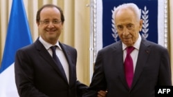 اولاند با نخست‌وزیر و شیمون پرز، رئیس‌جمهوری اسرائیل (در تصویر در سمت راست) دیدار کرده است