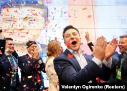 Владимир Зеленский, будучи еще кандидатом в президенты Украины, отзывался о Саакашвили как о человеке, от помощи которого не стоит отказываться