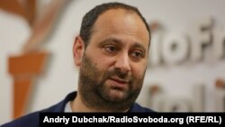 Британський журналіст Дейвид Патрикаракос представляє український переклад своєї книжки «Війна у 140 знаків», Київ, 19 червня 2019 року