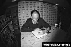 William Gibson kitabını imzalayır, London, 20 oktyabr 2010